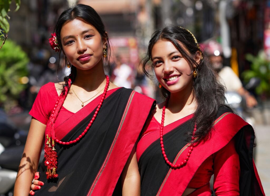 30 Modern Hairstyles for Sarees: Elevate Your Traditional Look with Contemporary Flair